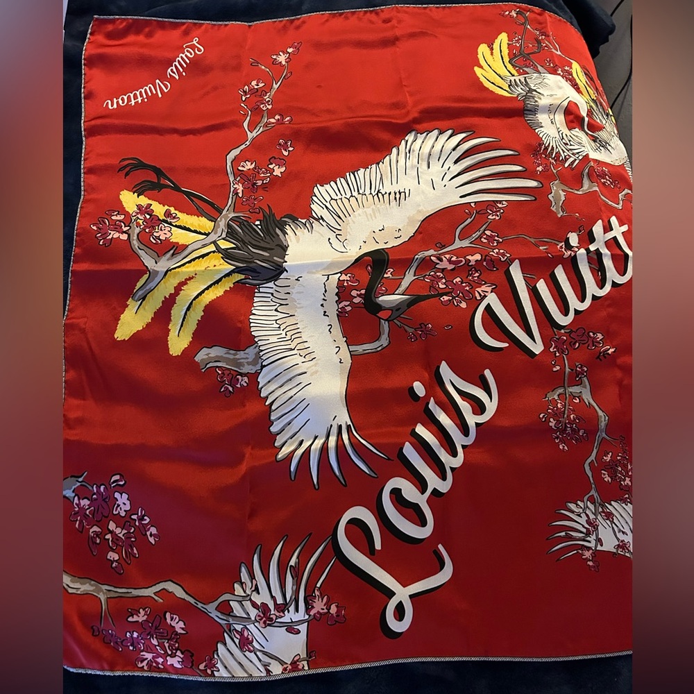 COPY - Authentic Louis Vuitton silk scarf. Absolutely gorgeous. - Picture 11 of 16